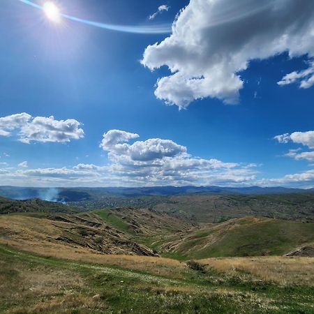 Отель Mountain Lake Jbs Фокшаны Экстерьер фото