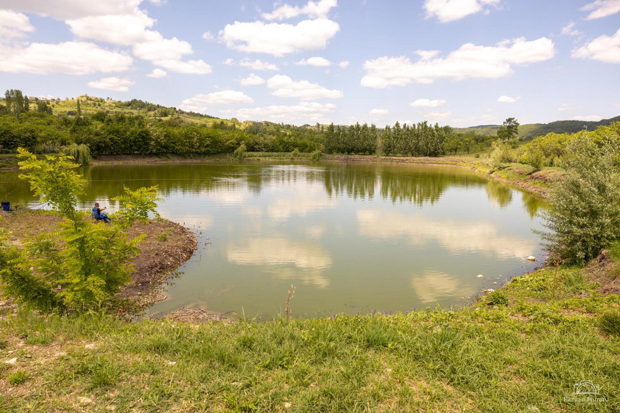 Отель Mountain Lake Jbs Фокшаны Экстерьер фото